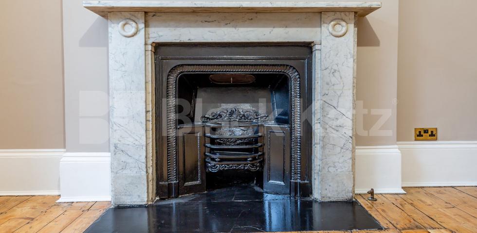 			GARDEN FLAT MINS TO REGENTS PARK!, 2 Bedroom, 1 bath, 1 reception Flat			 Gloucester Crescent, REGENTS PARK/CAMDEN 